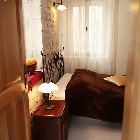 Tragurium & Salona Apartments Trogir Room photo
