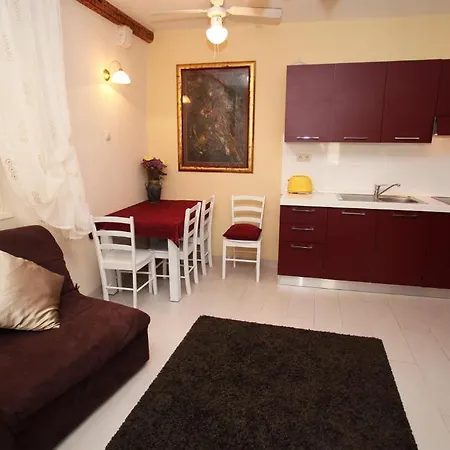 Tragurium & Salona Apartments Trogir Room photo